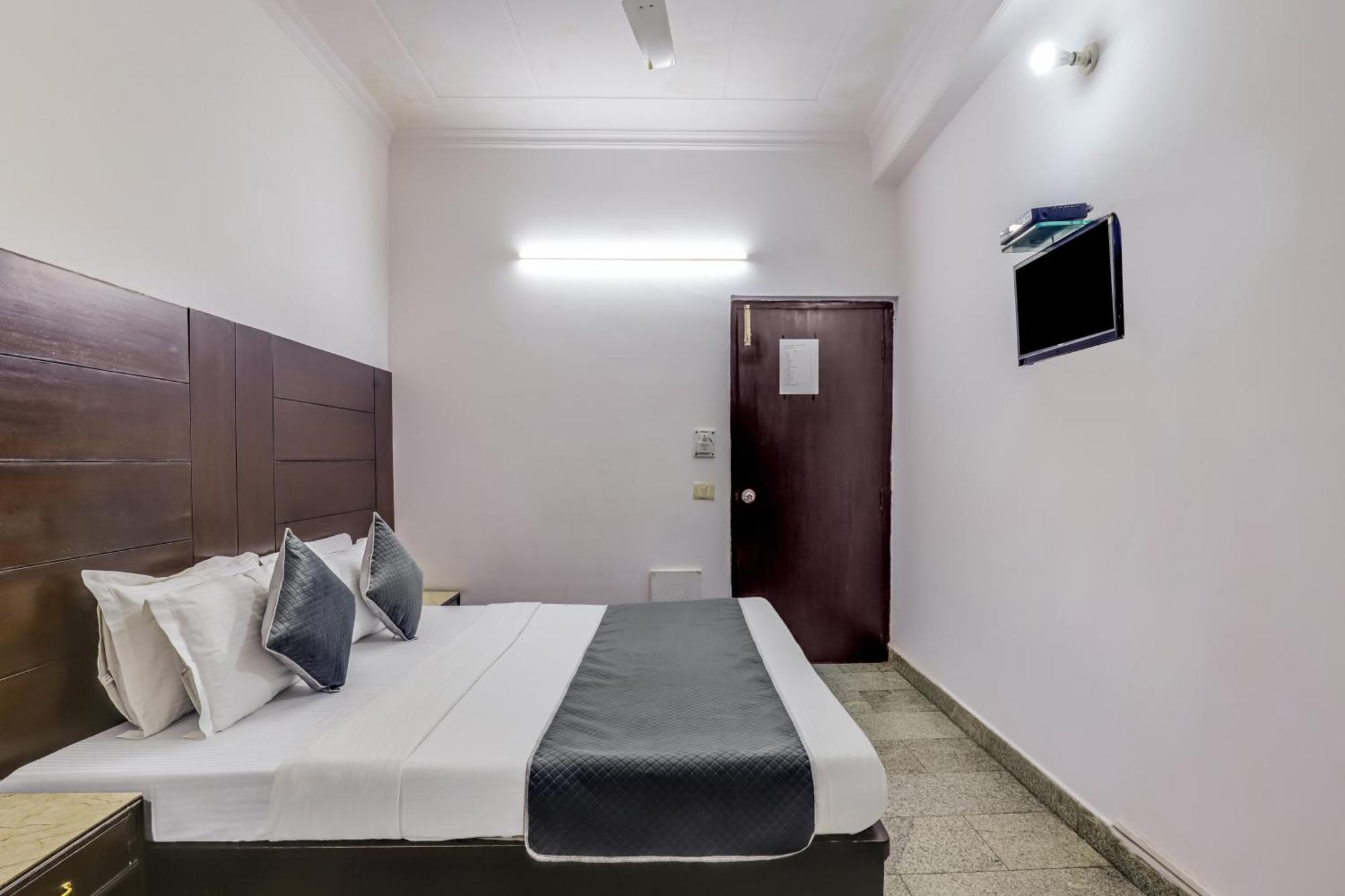 Hotel Sarthak Palace Near Karol Bagh Metro Station New Delhi Экстерьер фото