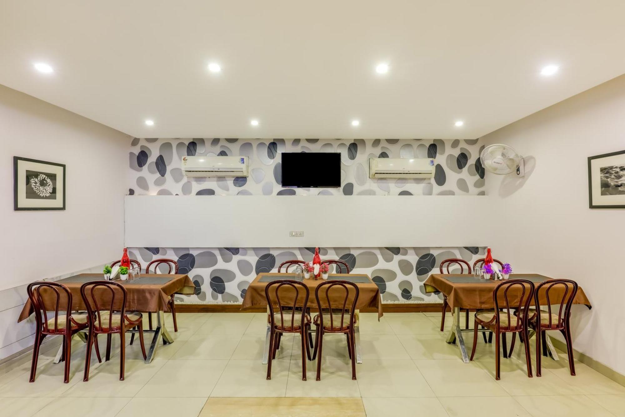 Hotel Sarthak Palace Near Karol Bagh Metro Station New Delhi Экстерьер фото