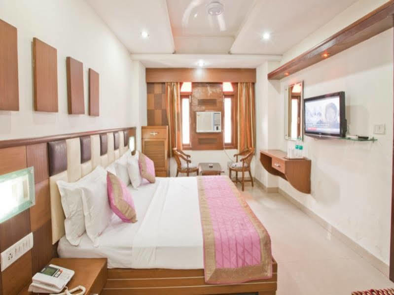 Hotel Sarthak Palace Near Karol Bagh Metro Station New Delhi Экстерьер фото